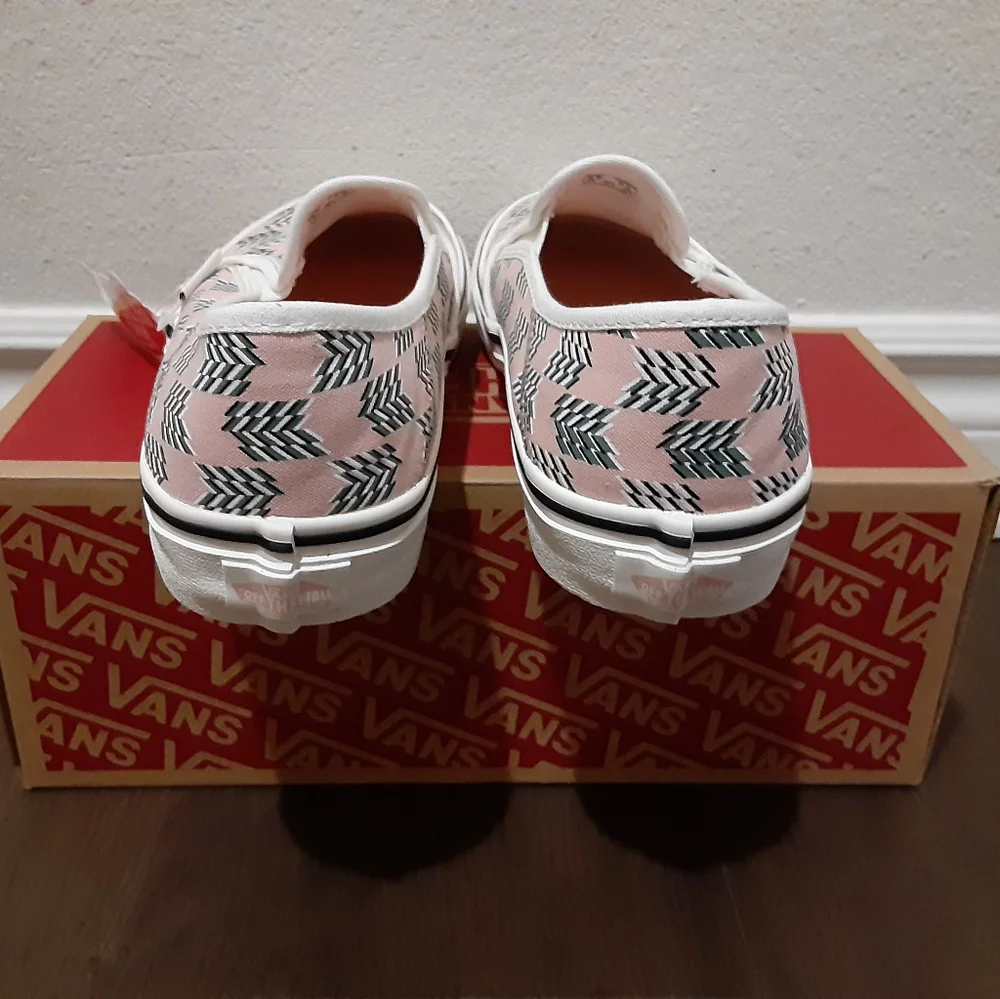Vans - Picture 2 of 4
